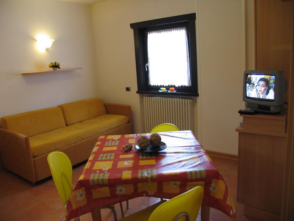 Art Apartments Casa Napell Livigno Zimmer foto