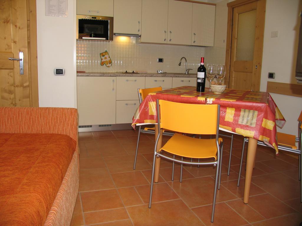 Art Apartments Casa Napell Livigno Zimmer foto