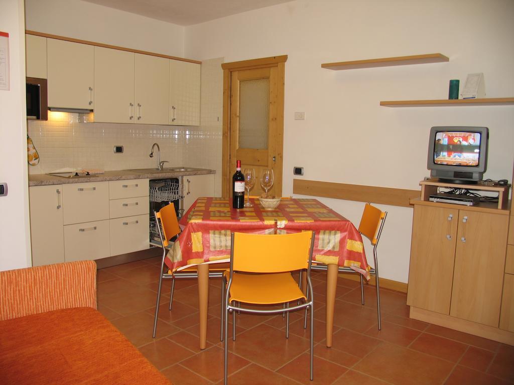 Art Apartments Casa Napell Livigno Zimmer foto